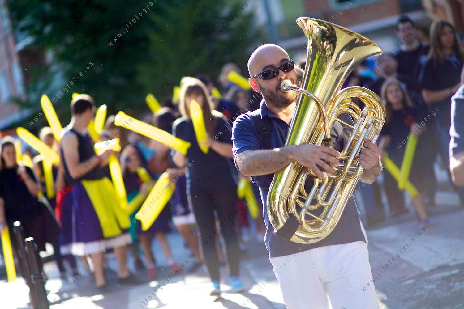 Fanfarria , músico tocando un instrumento de viento en el inicio de las fiestas de Barakaldo