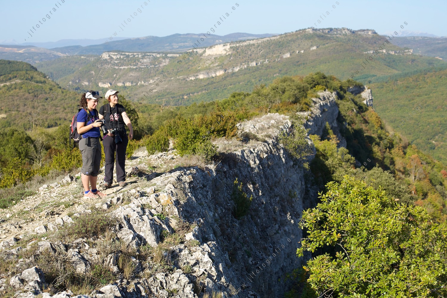 Mis compañeras de Denbora, en la cresta de la sierra de Entzia, en el parque natural de Izki