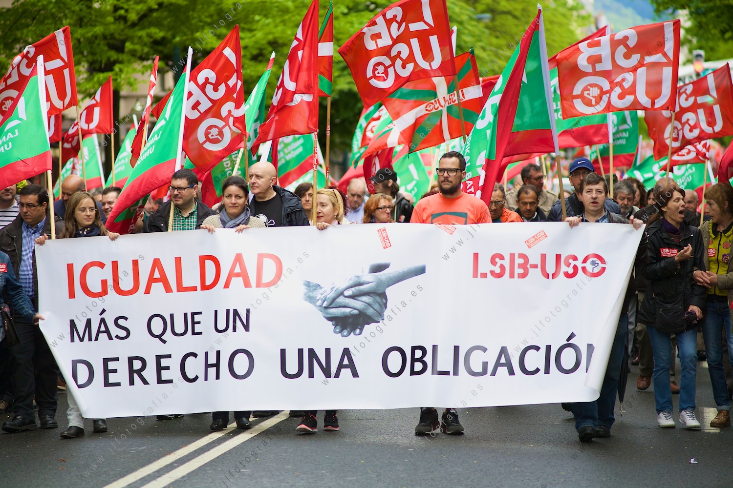 Pancarta que decía, Igualda más que un derecho una obligación, en la Gran Vía de Bilbao