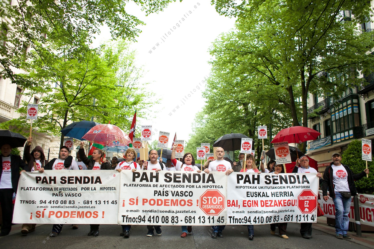 Pancarta de la PAH Sendia que decía, Sí podemos, stop deshaucios, en la Gran Vía de Bilbao