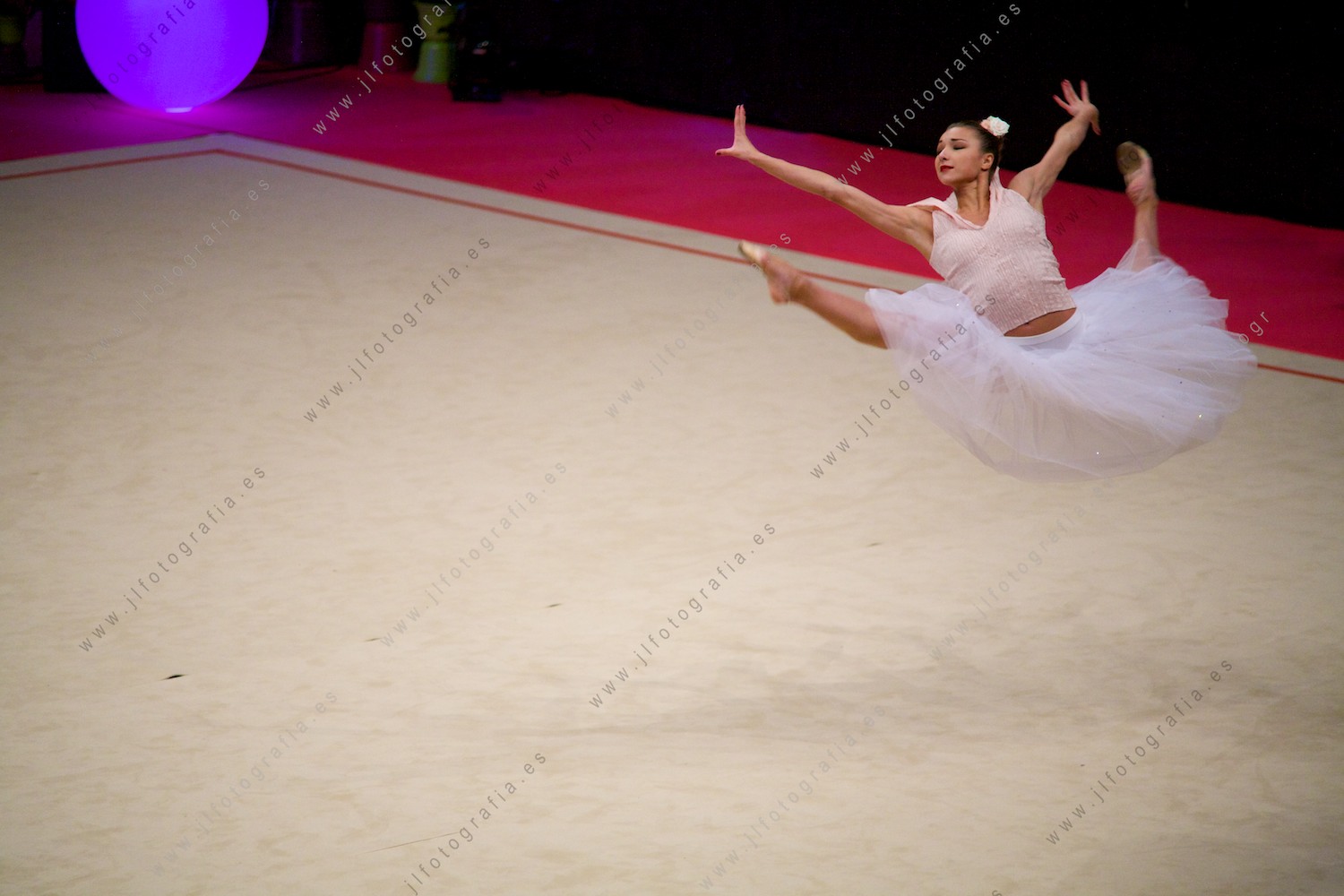 Salto muy bonito delante de mi,en la gala del Euskalgym 10 de 2015 celebrado en el Fernando Buesa Arena de Vitoria