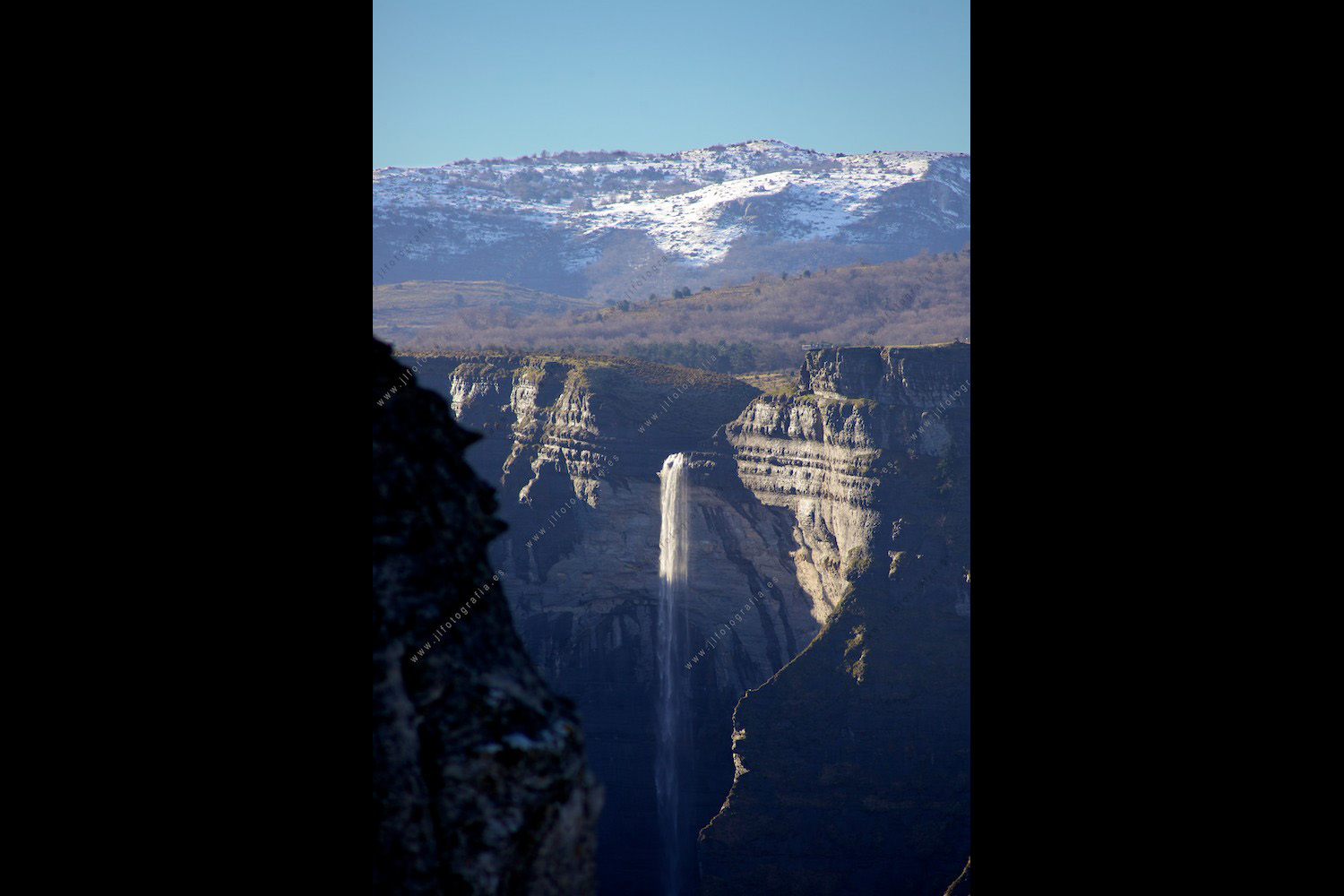 Fotografía de paisaje del salto del Nervión, en Delika, Bizkaia, siendo la cascada más alta de España con unos 200 metros de altura.