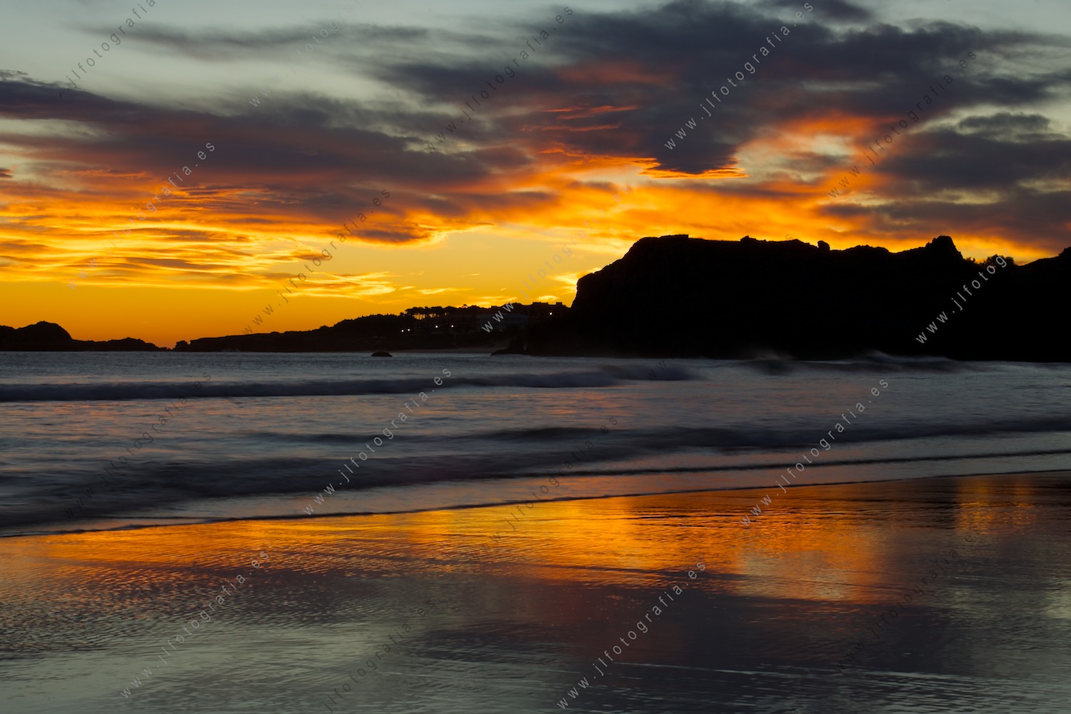 foto de paisaje al amanecer en la playa de Ris, Noja 