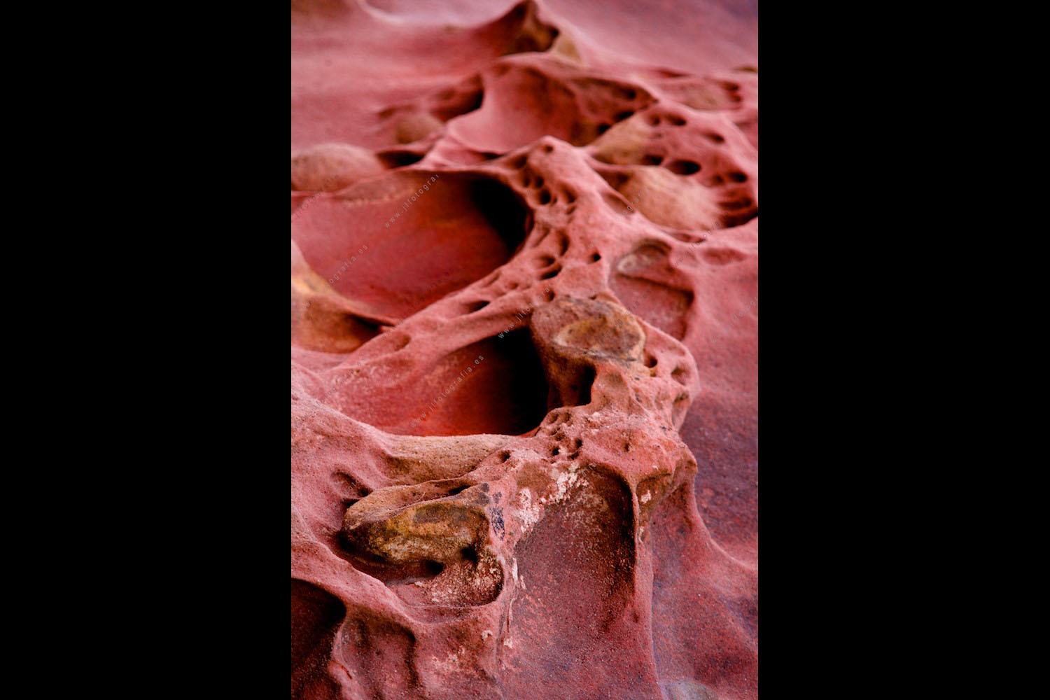 Formas, colores y texturas que se forman en el valle de los colores de Jaizkibel, sucesión de tallados