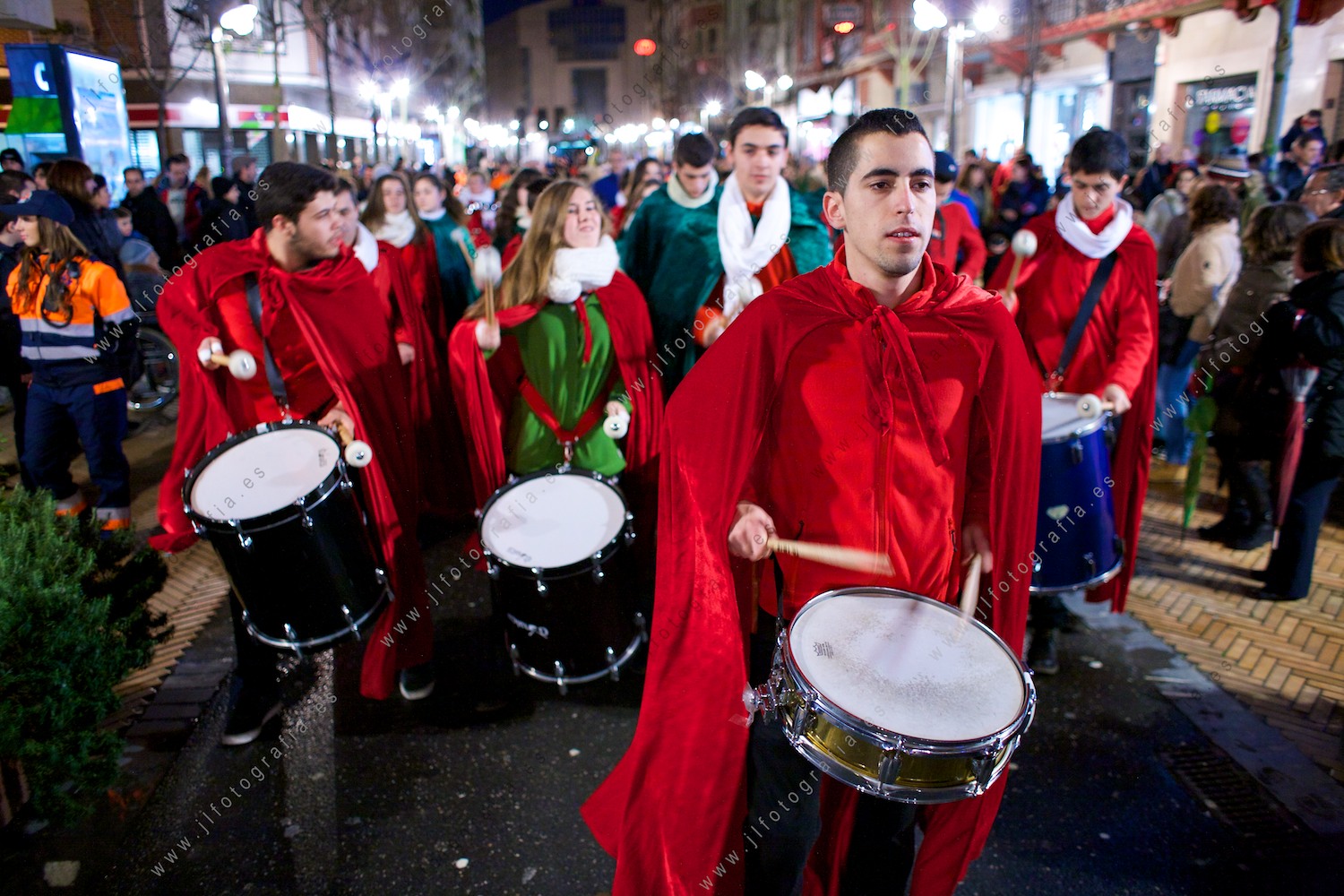 Carnaval de Barakaldo durante la clausura , en el entierro de la sardina, grupo de tambores
