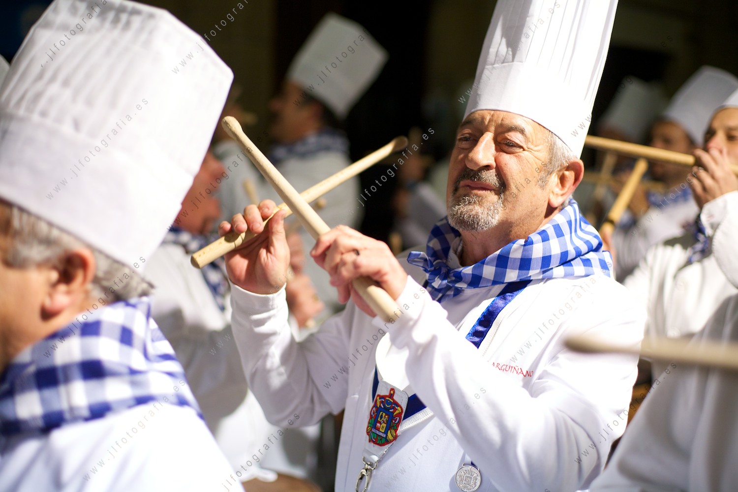 Personas ilustres de la la tamborrada de San Sebastián como el cocinero Karlos Arguiñano