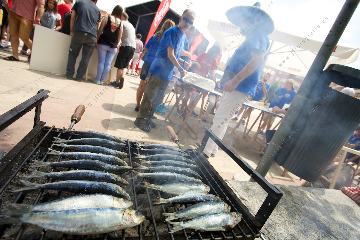 Una parrilla llena de sardinas en las fiestas de los Cármenes de Barakaldo.