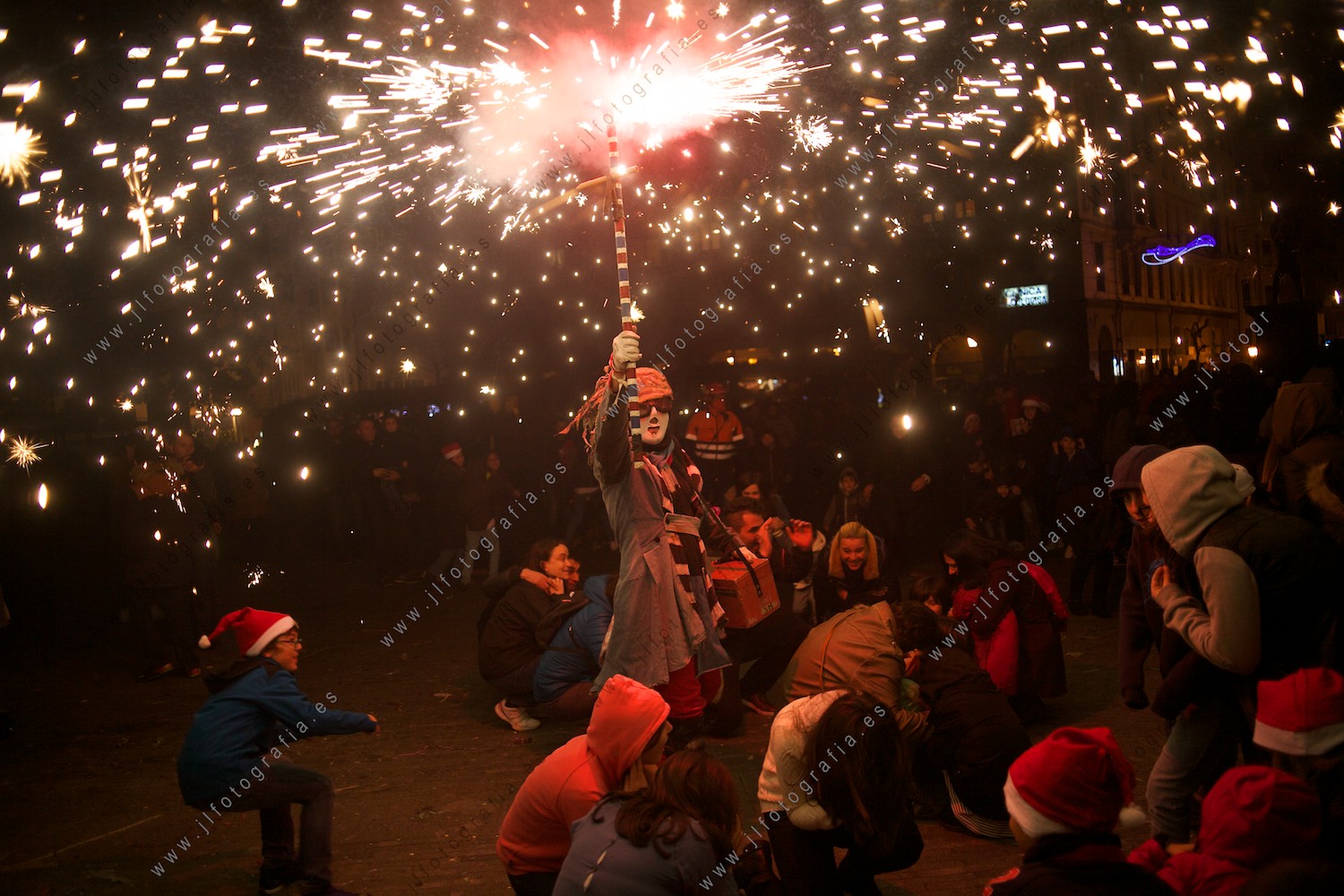 Fiesta de fin de año en Barakaldo con el espectáculo piroténico Disco Death, miles de chispas.