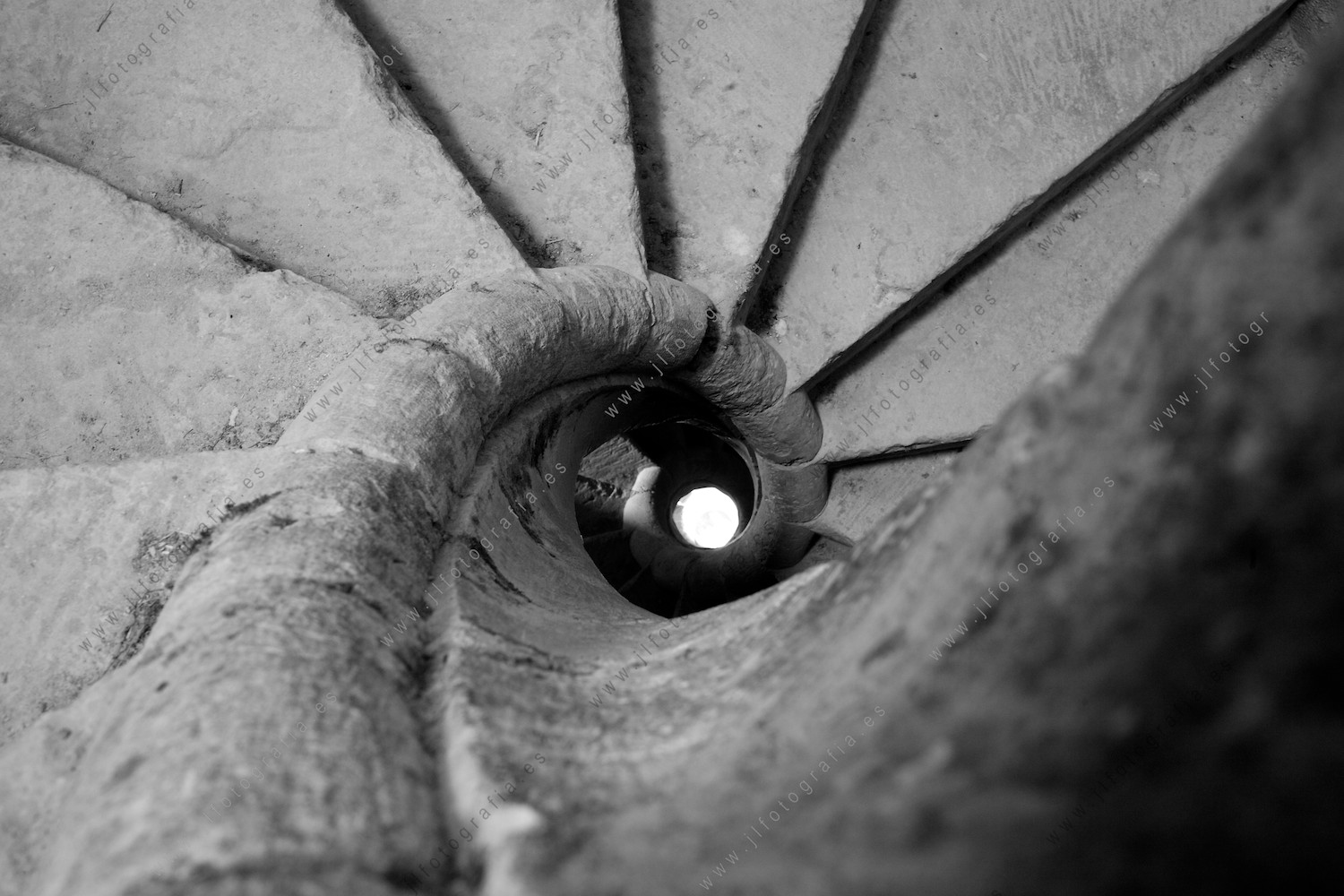 detalle de la escalera de caracol del monasterio de río seco en Burgos